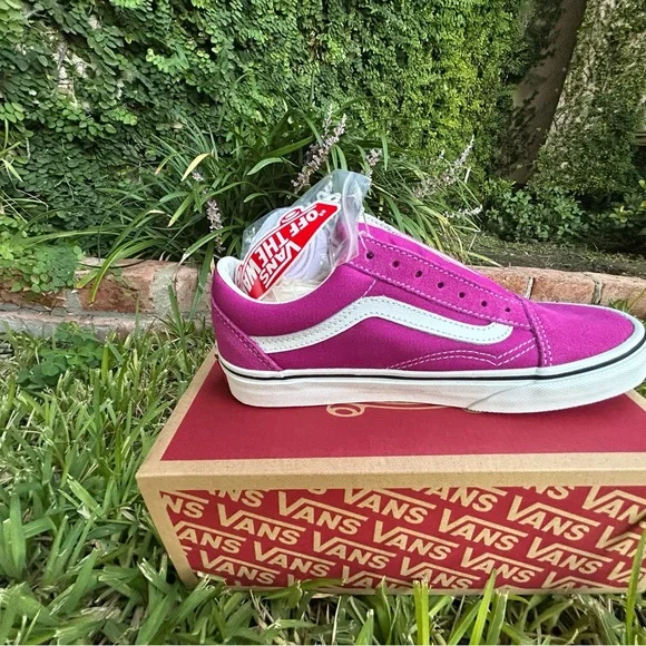 Vans Shoes Nwt Vans Fuchsia And White Lowtop Sneakers Poshmark